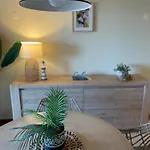 Title E Title - Oura Apartment *