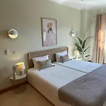 Title E Title - Oura Apartment *