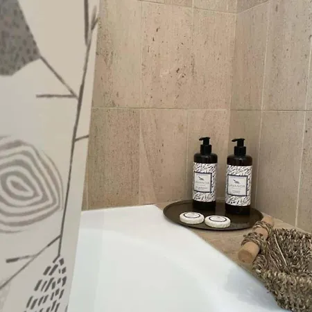 Title E Title - Oura Apartament