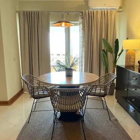 Apartment Title E Title - Oura *