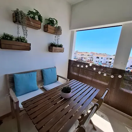 Title E Title - Oura Apartment *