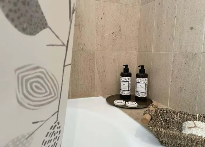 Title E Title - Oura Appartement