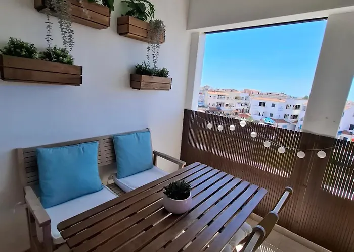 Title E Title - Oura Appartement *