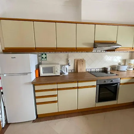 Title E Title - Oura Appartement *