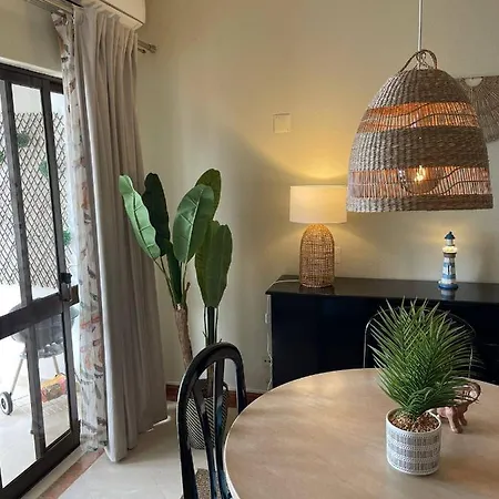 Title E Title - Oura Appartement *